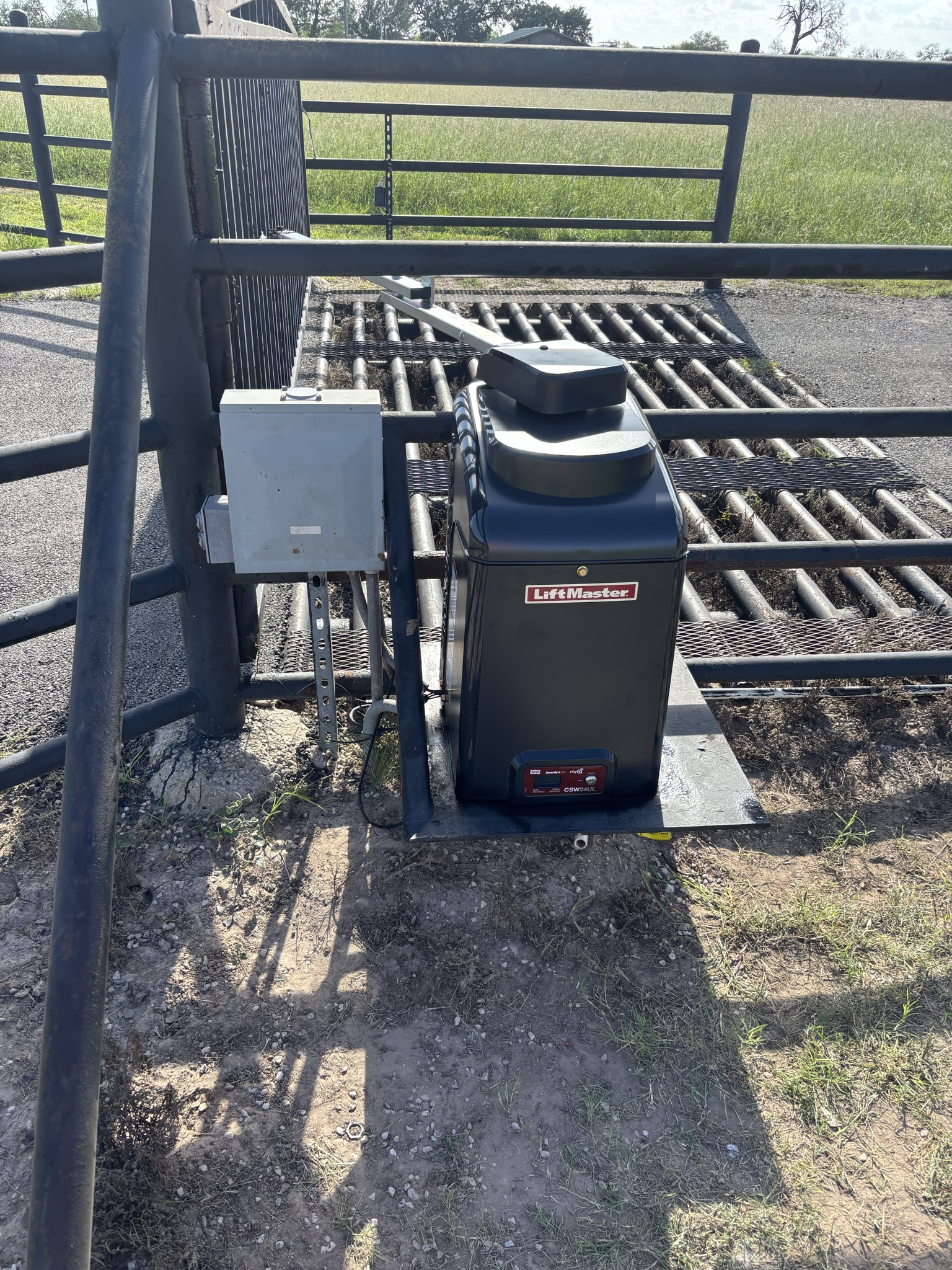 Mastering Your LiftMaster CSW24UL Commercial Swing Gate Operator: Installation, Maintenance, and Troubleshooting